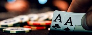 【EV扑克】教学:满足这3个条件,强牌才适合慢打-EV德州扑克