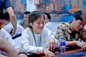 【EV扑克】2023上海杯SHPC®秋季赛 |85人奖励圈大门敞开,王言遗憾成泡沫,赵鑫子125.2万计分领跑-EV德州扑克