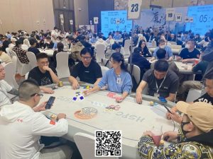 【EV扑克】HSPC厦门站主赛B组涌入235人参赛,张道军装袋30.7万记分牌携手53人晋级-EV德州扑克