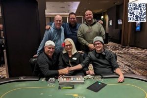 【EV扑克】四条A撞上皇家同花顺，又开出近百万美元爆冷大奖！-EV德州扑克