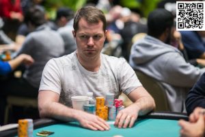 【EV扑克】玩法:拿着AK是不是很难弃牌?但有的时候再难你也得弃-EV德州扑克