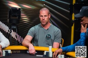 【EV扑克】只拿着顶对就敢在这种河牌面抓诈!开天眼了吗?-EV德州扑克