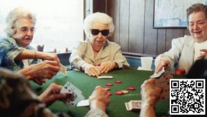 【EV扑克】105岁老太打扑克庆祝生日，果然扑克才是保持年轻的利器-EV德州扑克