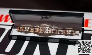 【EV扑克】开箱WSOP金手链|黄文杰激动万分呐喊:代表祖国夺冠我备感荣幸,下一步挑战赏金之王!-EV德州扑克