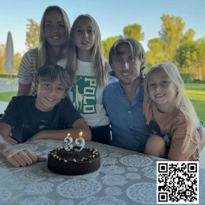 【EV扑克】足球与扑克的双重博弈,莫德里奇的竞技之道-EV德州扑克