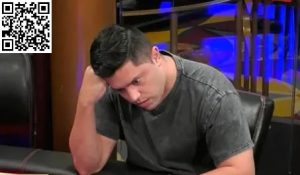 【EV扑克】小哥在河牌圈之前不看底牌盲玩，你猜结果怎么着？-EV德州扑克