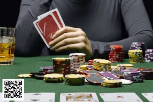 【EV扑克】讨论 | 玩底对的错误方法-EV德州扑克