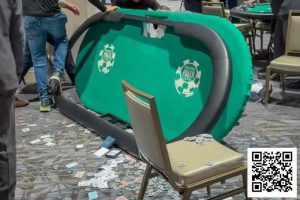 【EV扑克】趣闻 | 一男子在比赛中连续掀翻三张扑克桌子-EV德州扑克