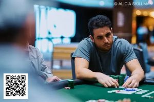 【EV扑克】两手牌输光600万筹码！从领跑到出局只用了20分钟 | WSOP主赛惊天反转-EV德州扑克