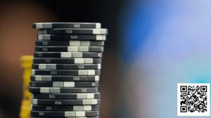 【EV扑克】没位置也能硬刚？一个4bet诈唬让对手瞬间怀疑人生-EV德州扑克