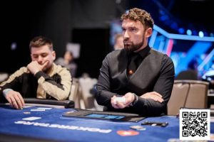 【EV扑克】讨论 | 当发牌员失误,亮出了你需要的牌,这手牌到底该不该弃?-EV德州扑克