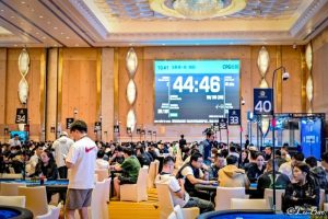 【EV扑克】2025CPG®横琴湾巡游赛 | 主赛B组战罢!708人参赛240人晋级,吴峻峰29万计分领跑-EV德州扑克