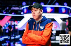 【EV扑克】280万分之一的概率！小哥在8人桌碰到四家同时击中暗三条！-EV德州扑克