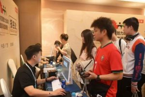 【EV扑克】第三届国门杯次日 | 广西三月三，主赛A组开打共135人次参赛，林峰CL携35人晋级第二轮，邓彪勇夺开幕赛冠军-EV德州扑克