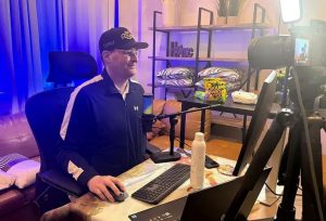 【EV扑克】Phil Hellmuth牌桌上爆猛料：参与100亿美元竞标NBA新军，球队或定名“隐形人”-EV德州扑克