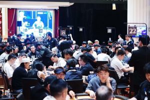 【EV扑克】TLPT济州岛站|主赛B组171人次火爆对战剩余26人晋级!Bai Yunpeng狂揽超80万计分笑傲全场!YIMING LEE斩获巡游豪客赛王冠!-EV德州扑克