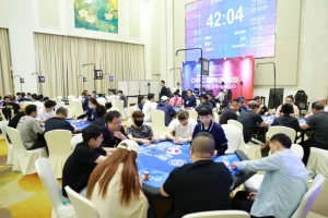 【EV扑克】DPC福州巡游赛B组战罢:张国宁35.7万记分牌领跑,25人晋级Day2-EV德州扑克