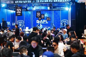 【EV扑克】APL济州岛｜续写高光！主赛狂卷1192人次参赛余172位选手挺进Day2，明日竞逐更高目标！徐杰明加冕系列赛双冠王-EV德州扑克