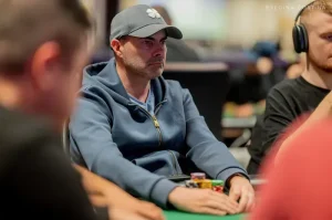 【EV扑克】AA大战两家KK打出数百BB巨池,一人神弃牌保住筹码 |2026 WSOP主赛-EV德州扑克