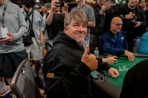 【EV扑克】WSOP主赛泡沫圈炸裂:Moneymaker出局,剩下的人全笑了-EV德州扑克