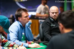 【EV扑克】2026 WSOP主赛Day 6连炸两场:Set-Over-Set,谁能活下来?-EV德州扑克