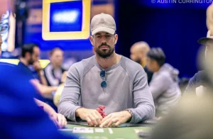 【EV扑克】金手链解说员Nick Schulman在体育广播节目中谈扑克到底是不是赌博 自己曾参加茉莉的牌局-EV德州扑克