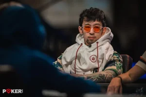 【EV扑克】从倒数第二杀到正数第二！Han Feng身披粉色羽毛“真空”上演WSOP主赛FT首日大逆袭-EV德州扑克