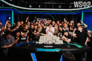 【EV扑克】WSOP主赛事单挑J3o抓诈同花,英雄式跟注还是世纪自杀?-EV德州扑克