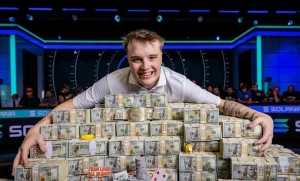 【EV扑克】22岁赢得WSOP主赛事1000万美元,他把钱存进了投资账户,只给自己买了一辆二手科尔维特-EV德州扑克