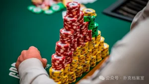 【EV扑克】决赛桌坐着一个120BB的巨无霸,你只有15BB:跟不跟,可能决定几十万刀-EV德州扑克